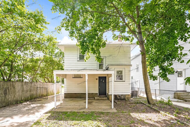 Building Photo - 805 Woodland Ave