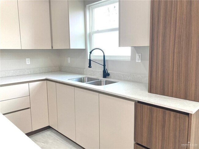 Building Photo - 40 Corales St