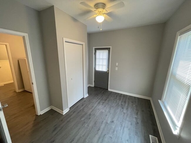 Building Photo - Adorable 2 bd 1 ba home . Located in Besse...