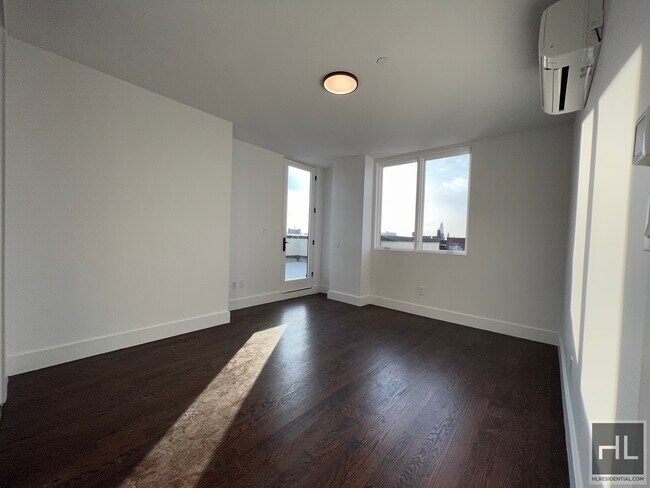 Building Photo - NEW YORK AVENUE