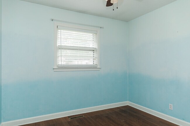 Building Photo - 801 Sunny Ln
