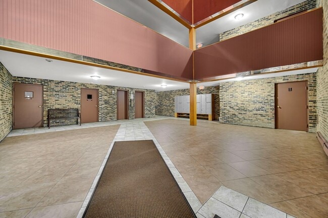 Building Photo - 8936 N Parkside Ave