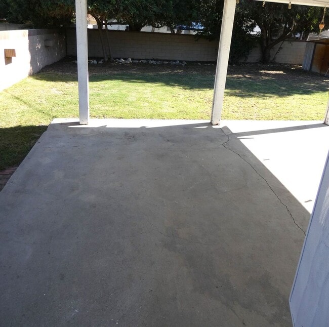 Building Photo - *Available NOW  in Lakewood!*