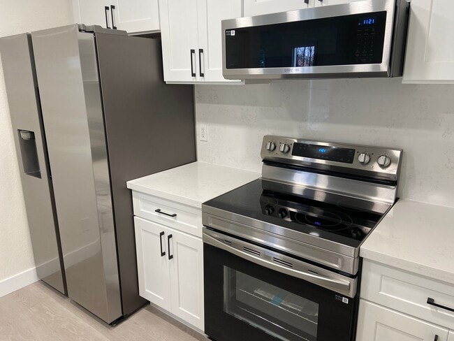 Building Photo - Valley Hi / N. Laguna 2 Bdrm 1 bath half-plex