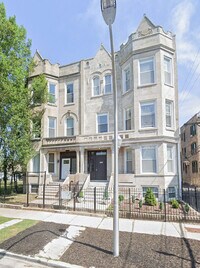 Building Photo - 438 E 49th St