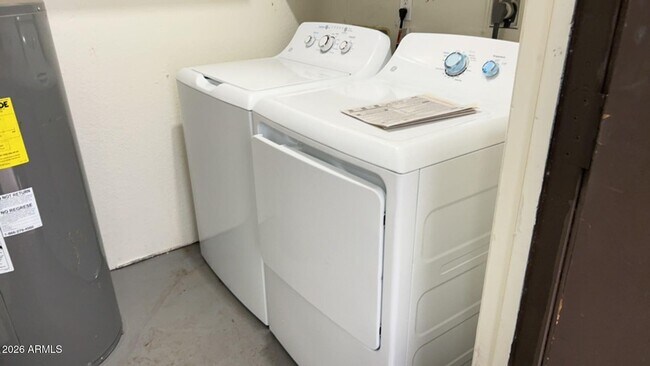 Building Photo - 2121 W Union Hills Dr