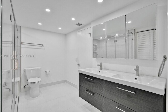 Building Photo - 10102 SW 77th Ct