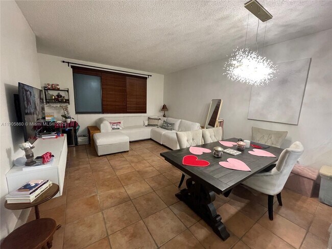 Building Photo - 540 Brickell Key Dr