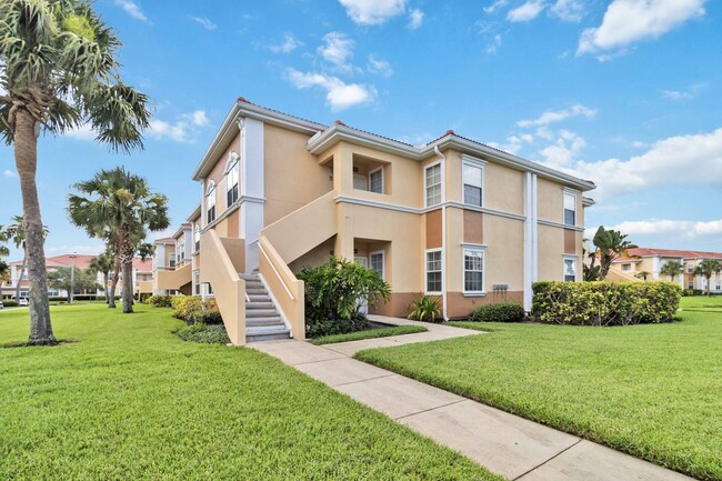 Building Photo - 2/2 condo available now at the Villagio for annual lease
