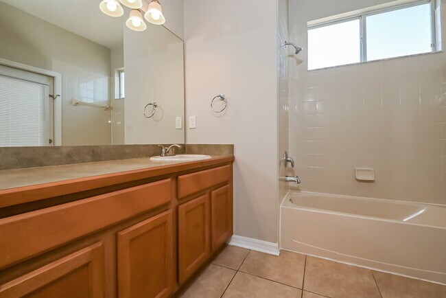 Building Photo - 9411 Laurel Ledge Dr