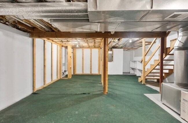 Building Photo - 24 Bows Ln