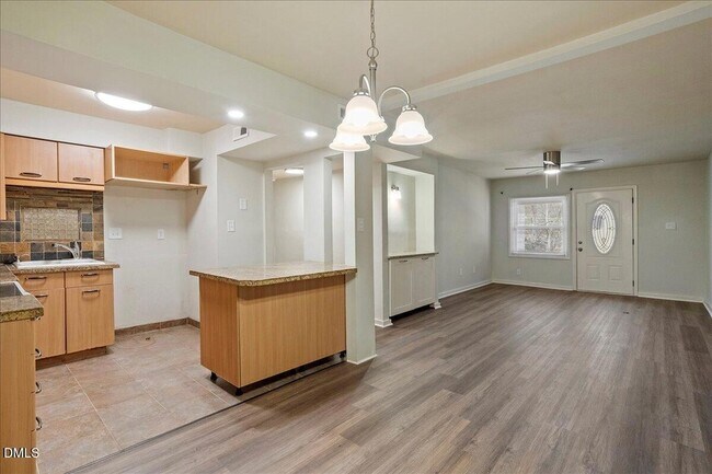 Building Photo - 7124 Longstreet Dr
