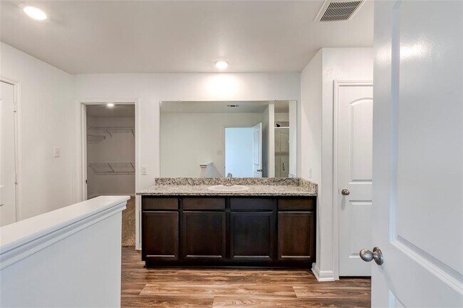 Building Photo - 117 Fairfax Ln