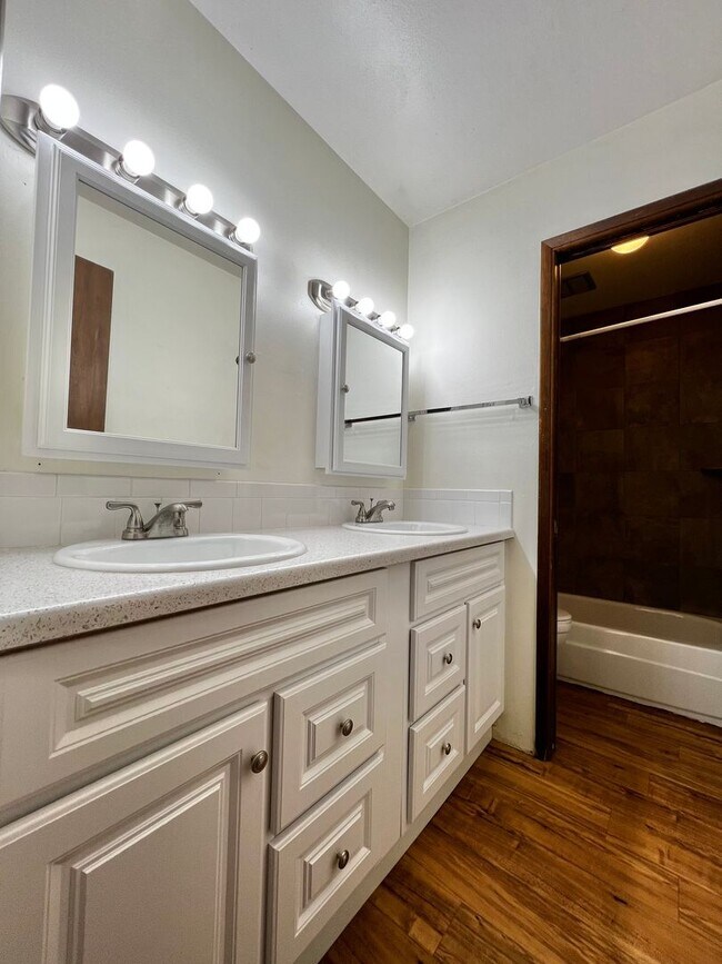 Building Photo - Dartmouth133 (KC-AM)