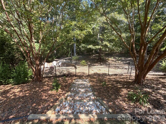 Building Photo - 2413 Merryvale Way