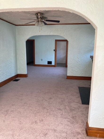 pic frm sunrm to LR to Dinng r - 3821 Wayne Ave