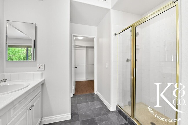 Building Photo - Immaculate 4-Bedroom Home in Sought-After ...