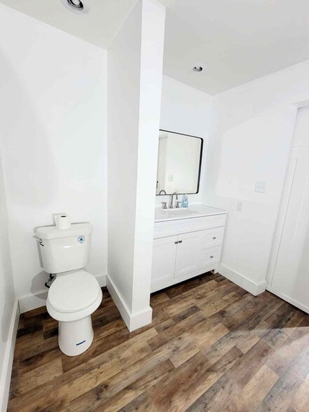 Building Photo - 103 Lincoln Hwy W