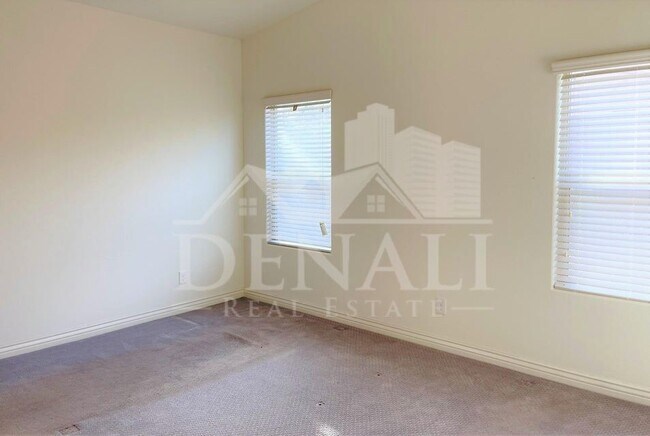 Building Photo - 2723 E Mews Rd