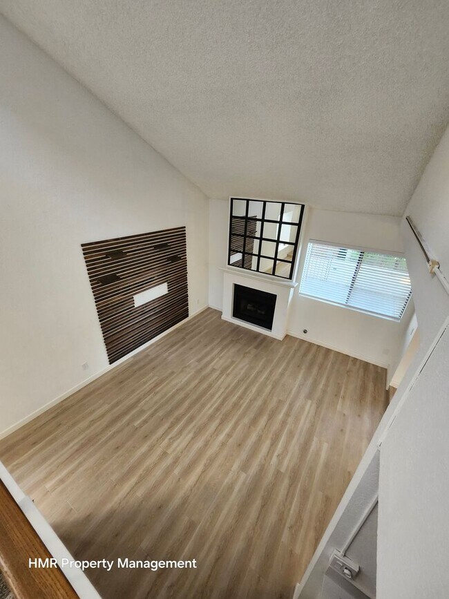 Building Photo - Beautiful 3-Bed, 3-Bath Condo in Prime Cla...