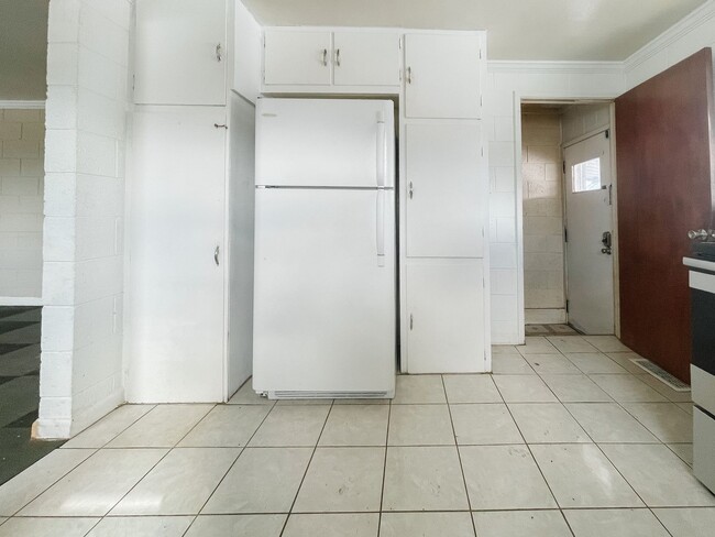 Building Photo - Cozy 2 Bedroom Home! Washer & Dryer Hookups! Fenced In Yard!