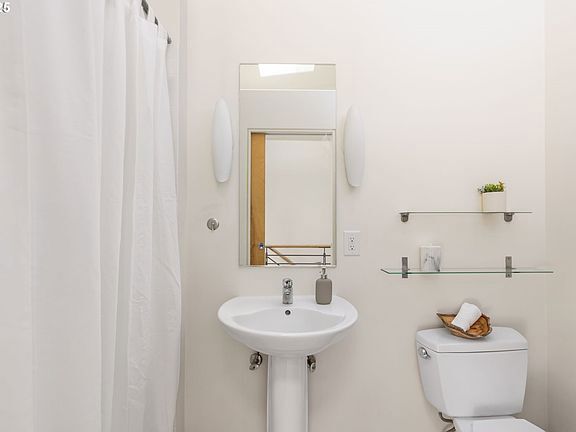 Building Photo - 1510 SE 34th Ave