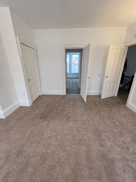 Building Photo - 194 Main St