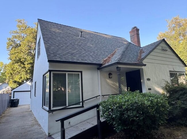 Primary Photo - Home for rent in downtown Sacramento