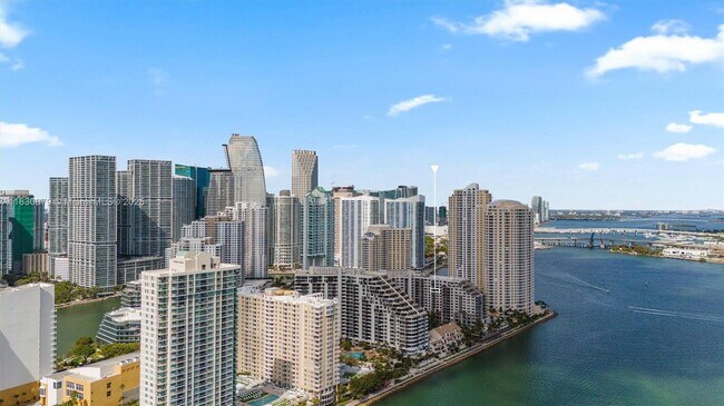 Building Photo - 540 Brickell Key Dr