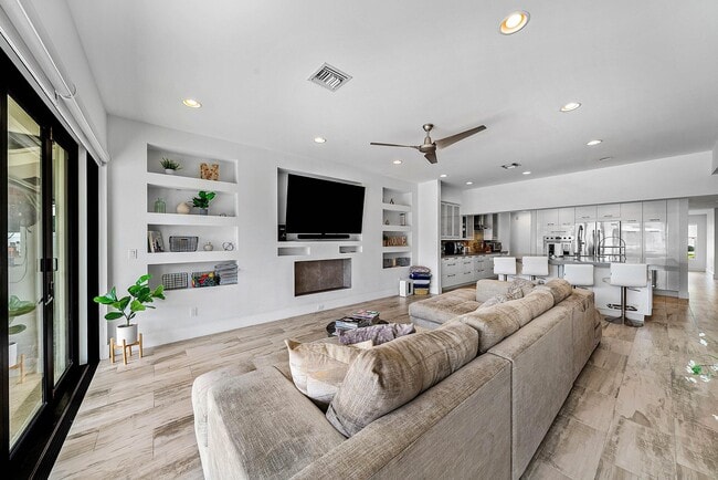 Building Photo - 740 NE 36th St