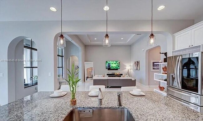 Building Photo - 8855 Watercrest Cir W