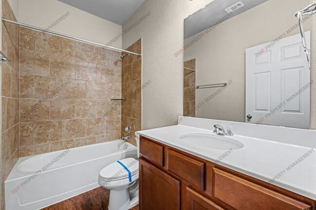 Building Photo - 2325 Vicksburg Ln