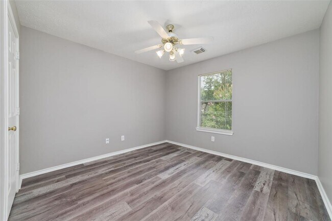 Building Photo - 202 S Walden Elms Cir