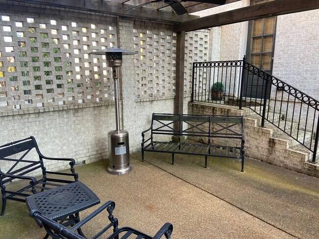 Building Photo - 4BR/4.5BA Furnished Townhome For Rent