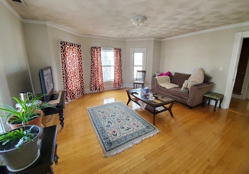 Building Photo - 22 Scott St