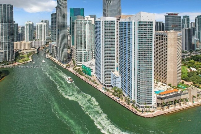 Primary Photo - 325 Biscayne Blvd