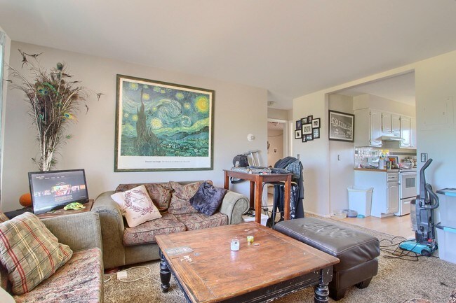 Interior Photo - 2210 S Dexter St