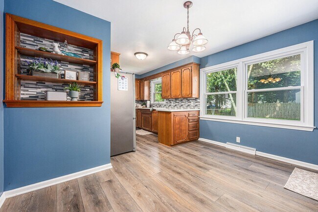 Building Photo - 912 Dwillard Dr