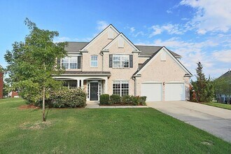 Building Photo - Family friendly home in highly sought afte...