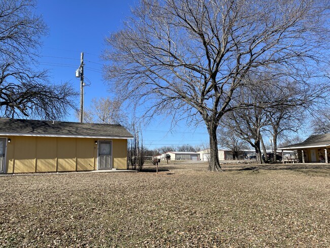 Building Photo - 2 Cabin Rd