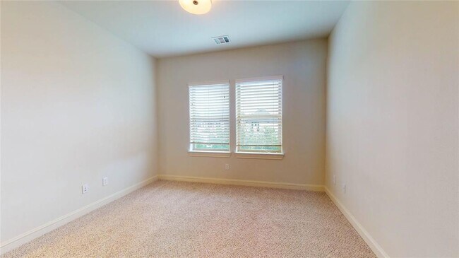 Building Photo - 1708 Upland Lakes