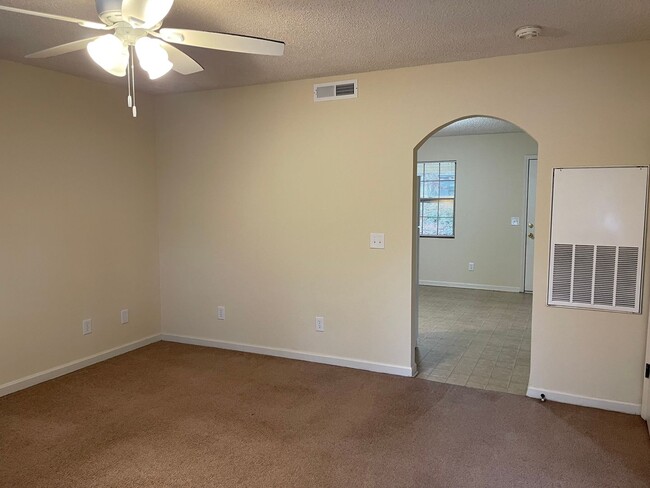 Building Photo - Move In Ready! $1195.00/month