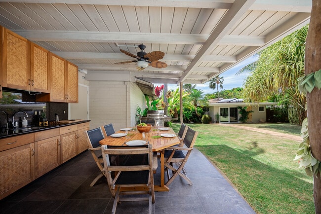 Building Photo - 456 Portlock Rd