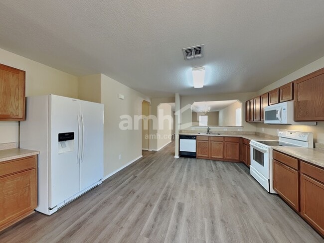 Building Photo - 806 Silverado Way