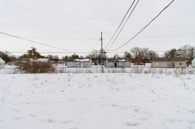 Building Photo - 6213 Commodore Dr