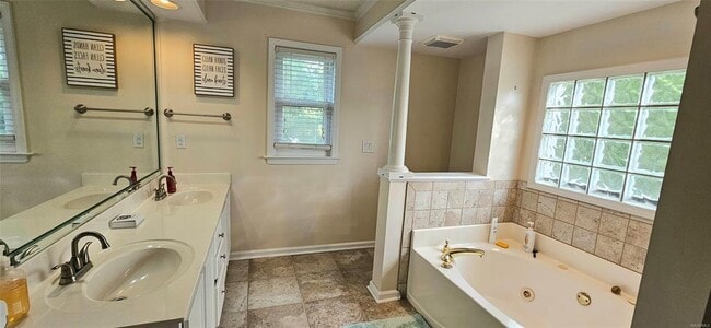 Building Photo - 210 Sweetbriar Ln