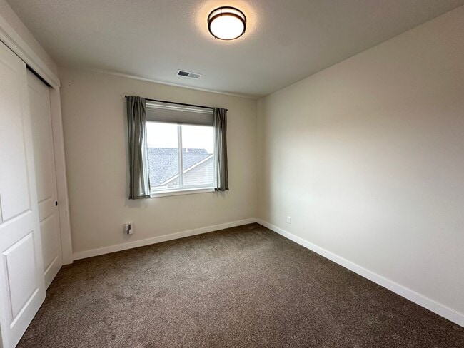 Building Photo - Cda Home Located In The Trails