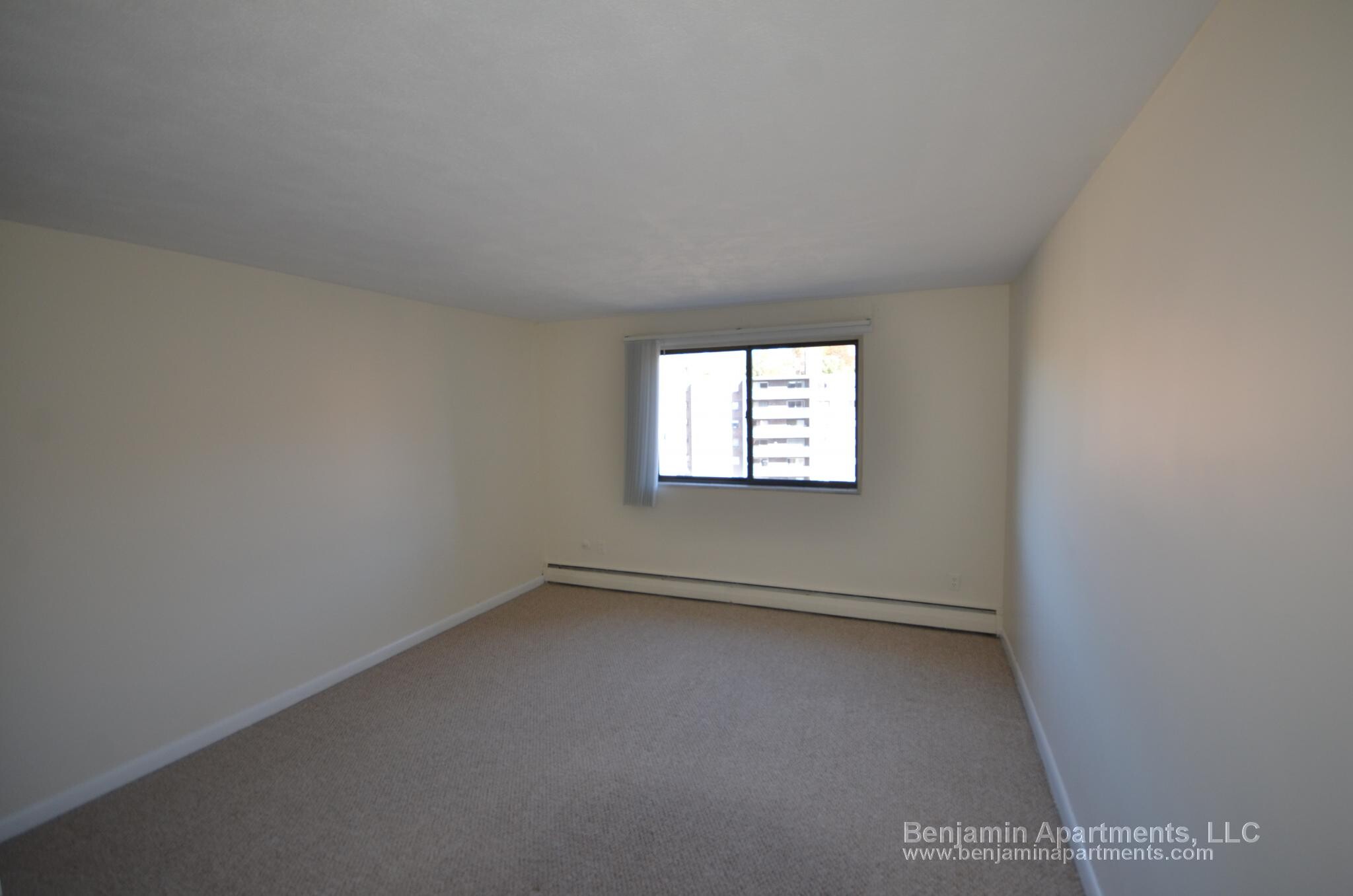 Building Photo - 262 Main St