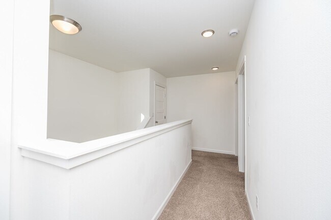 Building Photo - 3 Bedroom home in Yelm with Garage