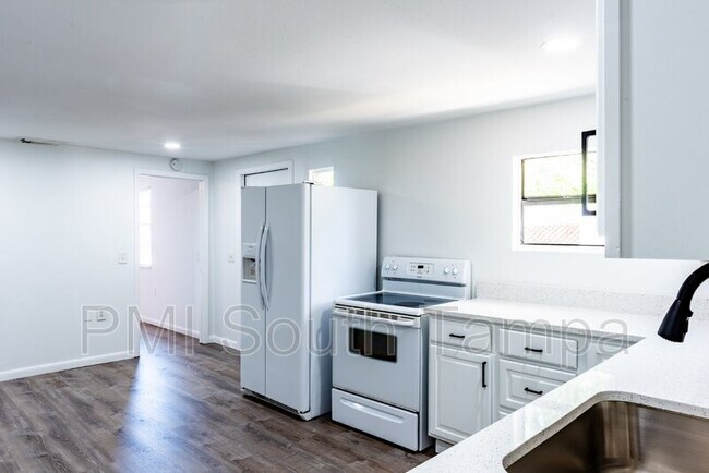Building Photo - 3402 W Van Buren Dr